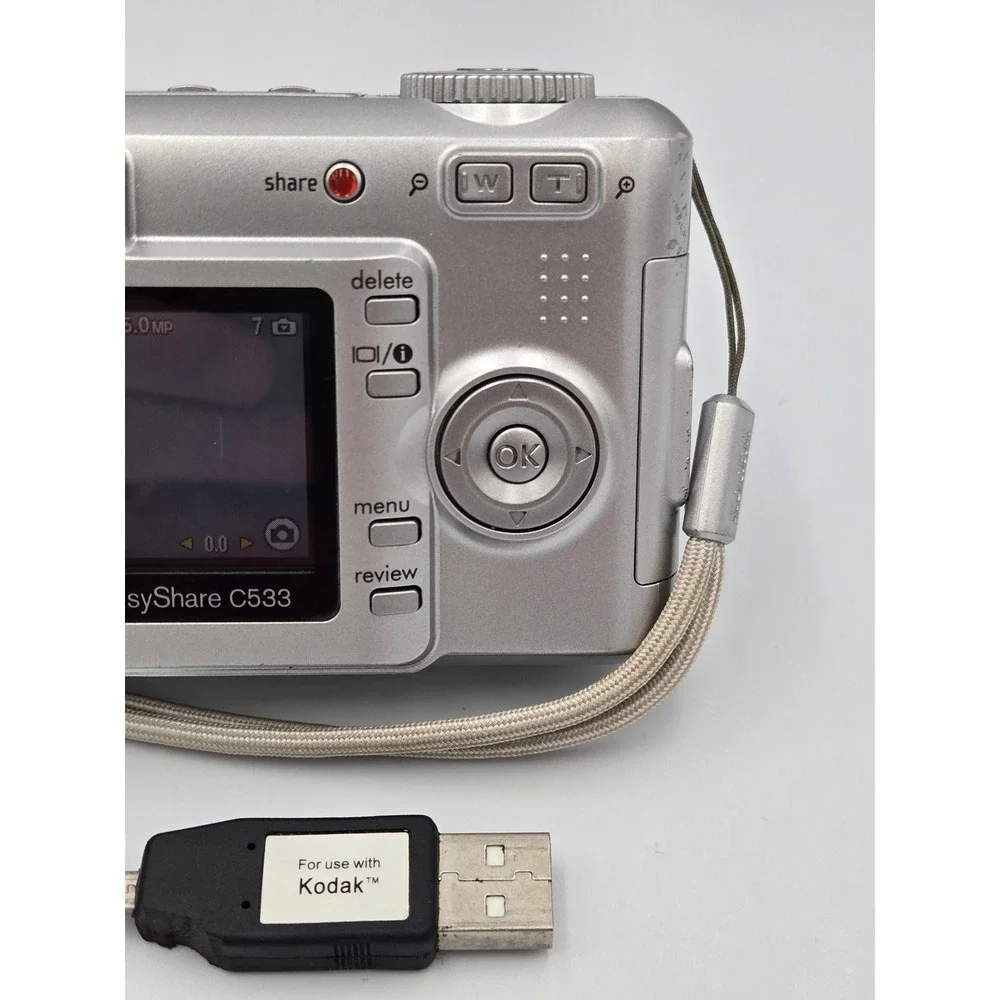 Kodak EasyShare C533 Silver 5.0MP Digital Camera 3x Optical Zoom Bundle